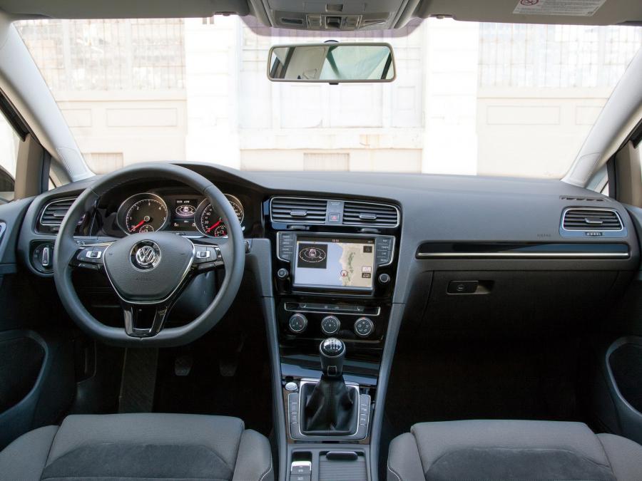  Volkswagen Golf TDI 4MOTION SportWagen Concept 2014 года  (фото 4 из 8)